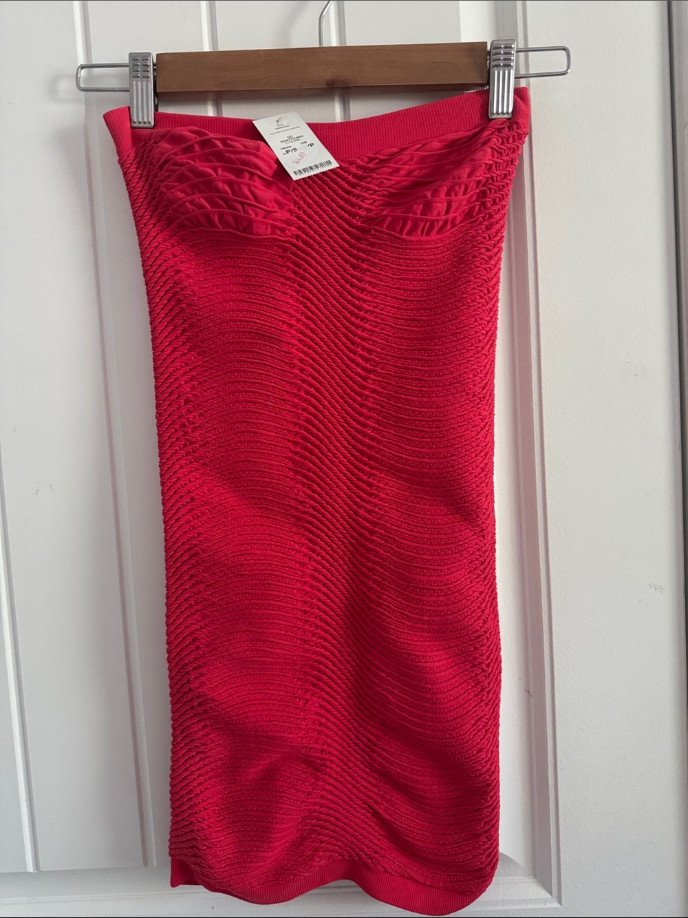 bebe Strapless bodycon Knit Dress in Vibrant Red/pink